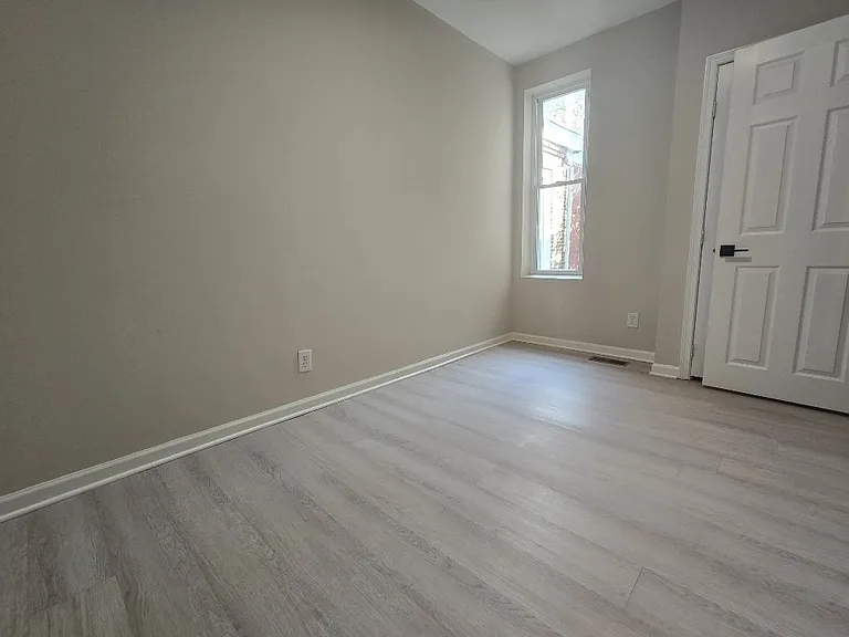 5228 Pulaski Ave — Photo 14