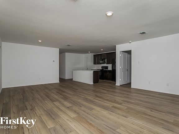 4th image of 5215 Lavender Dr