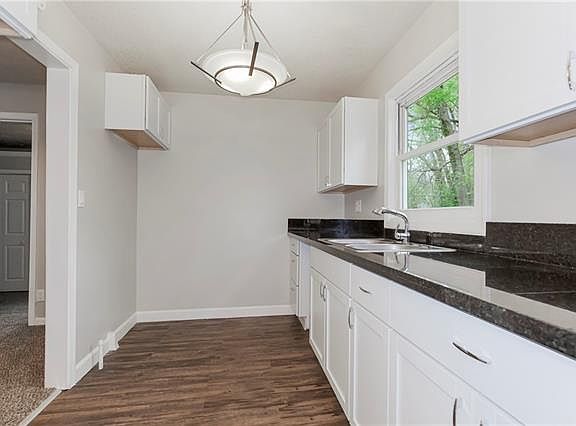 5th image of 7125 Woodland Ave