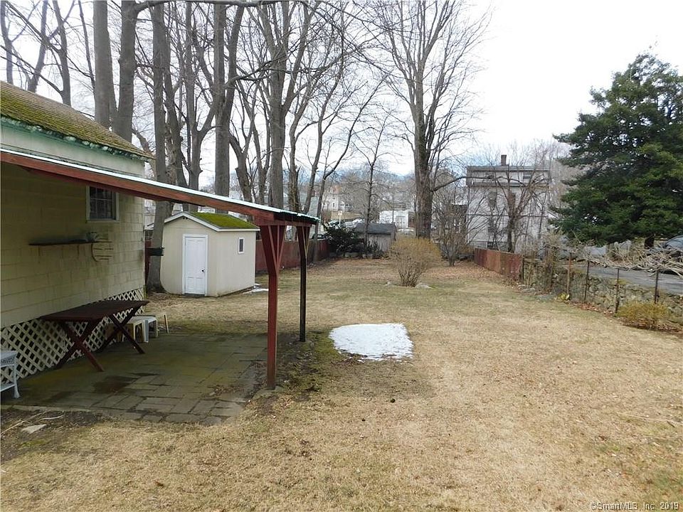 2nd image of 320 Connecticut Ave