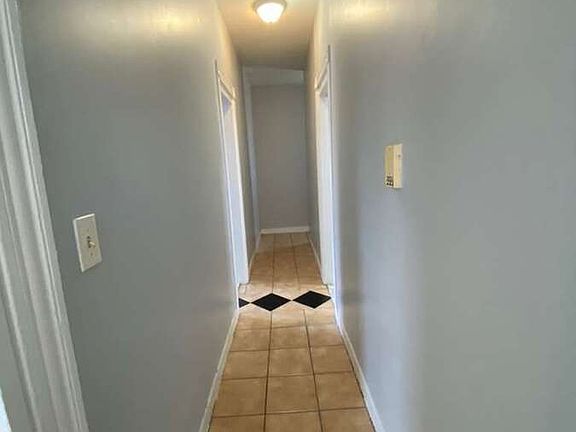 4th image of 138 Hawthorne Ave #4R