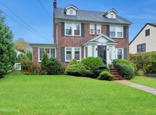 55 Vanderbilt Ave, Manhasset, NY 11030