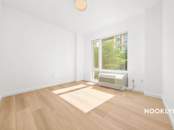 26-04 Jackson Avenue image 2 of 19