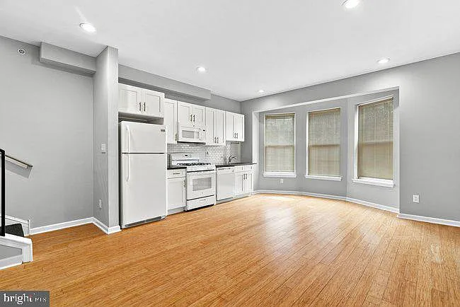 2 bed, 2.0 bath, 3204 sqft, $1,795 — Photo 3