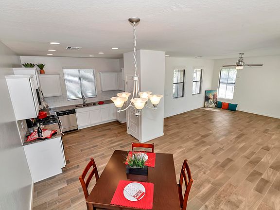 3rd image of 2642 S Valle Verde