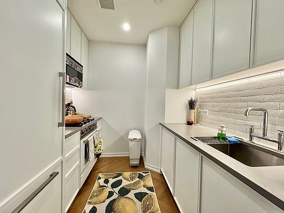 4th image of 184 Kent Ave APT D508