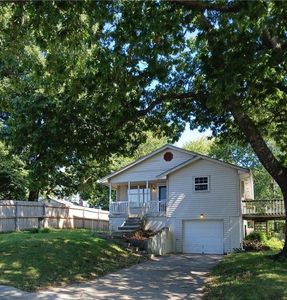 15 Valley Rd, Liberty, MO, 64068