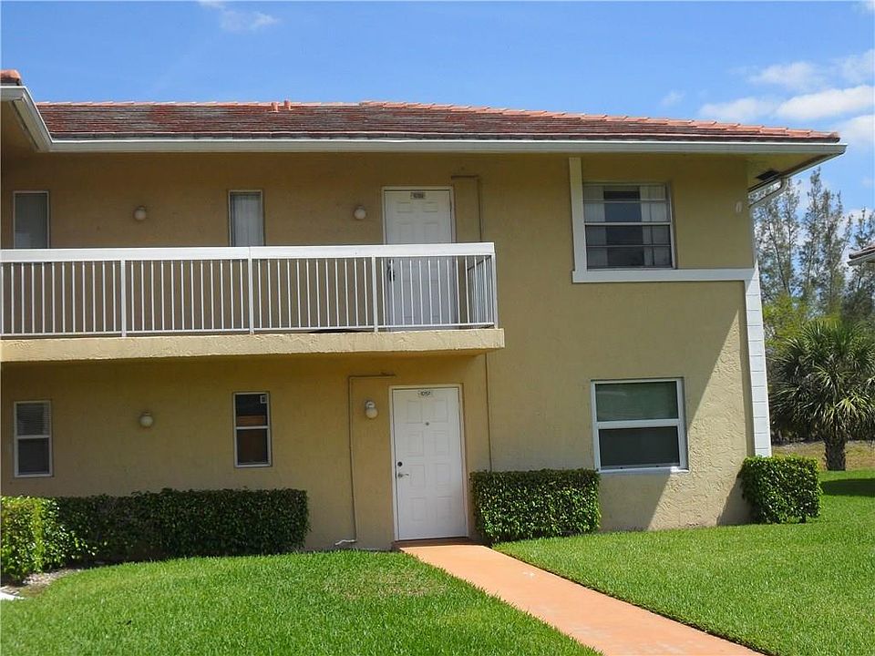 1st image of 10157 Twin Lakes Dr