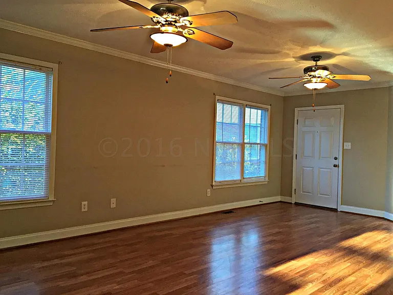 638 Amberdale West Cir — Photo 8