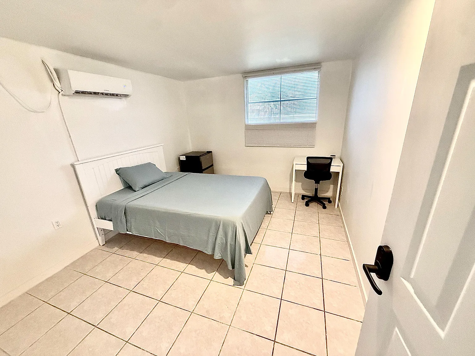 4 bed, 2.0 bath, 1800 sqft, $845 — Photo 4