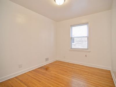 1st image of 2632 W Balmoral Ave APT 1W