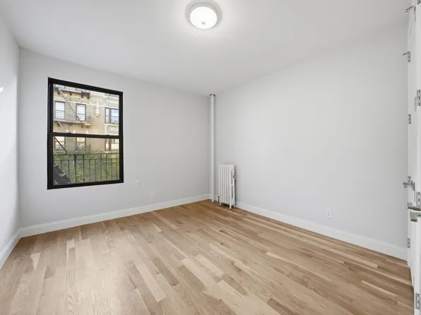 48 Pinehurst Avenue image 8 of 12