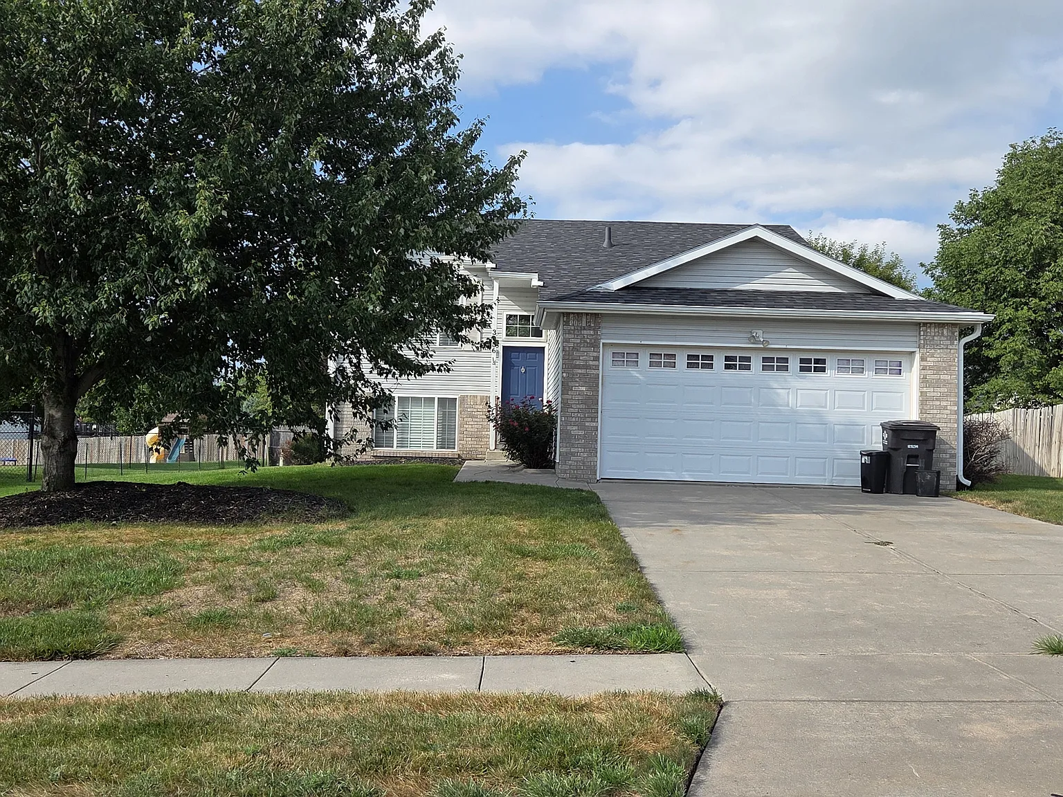 3 bed, 1600 sqft, $2,200 — Photo 1