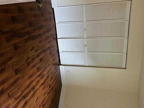 5th image of 621 Stanton Ln