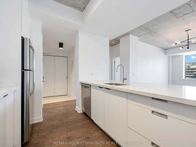 400 Wellington St W #1003 — Photo 16