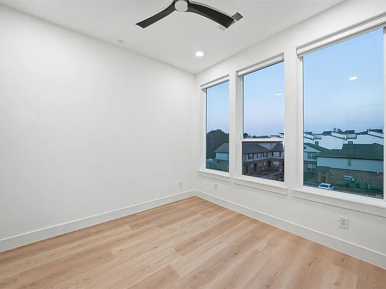2015 California Dr #106 — Photo 11