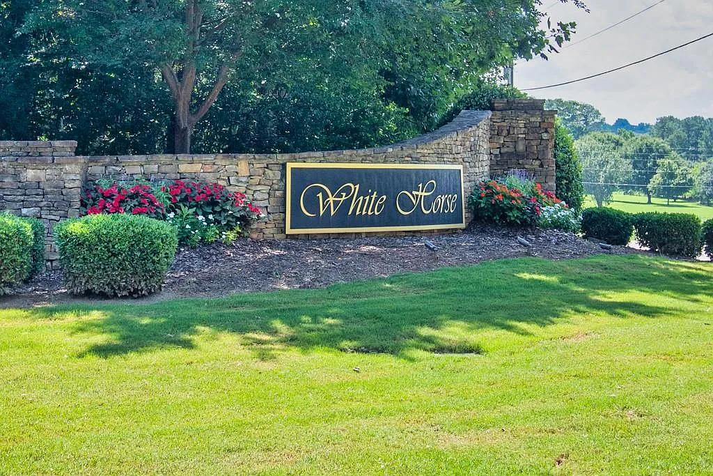 4 bed, 3.0 bath, 2653 sqft, $2,495 — Photo 2