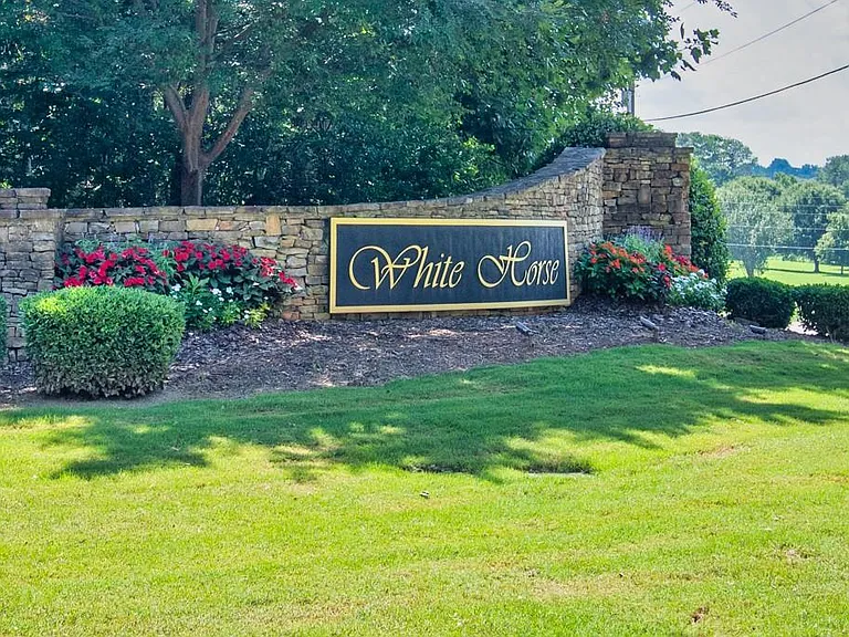 4556 White Horse Dr — Photo 2