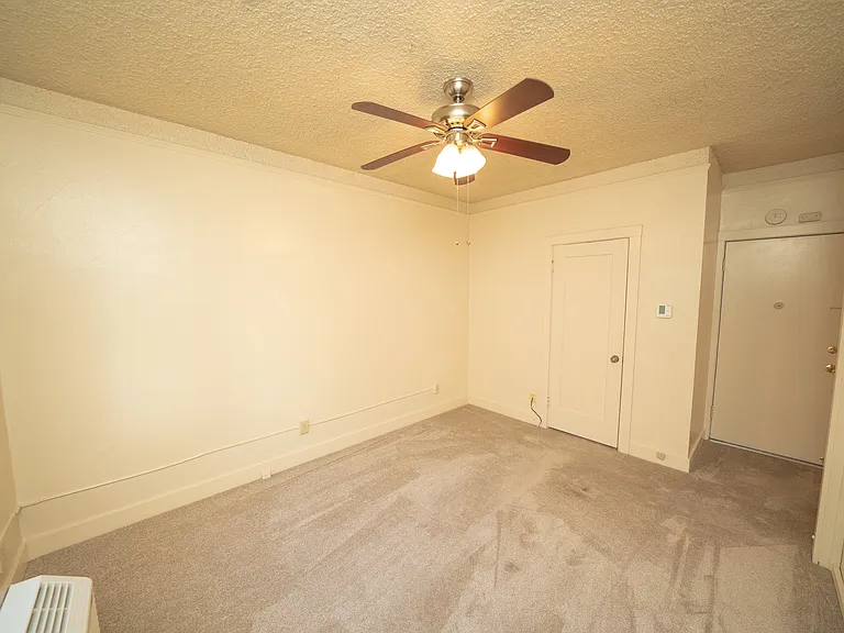 818 25th St #210 — Photo 6