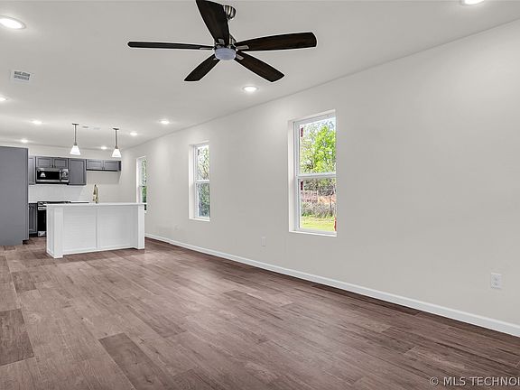 4th image of 2615 N Rancho Ln