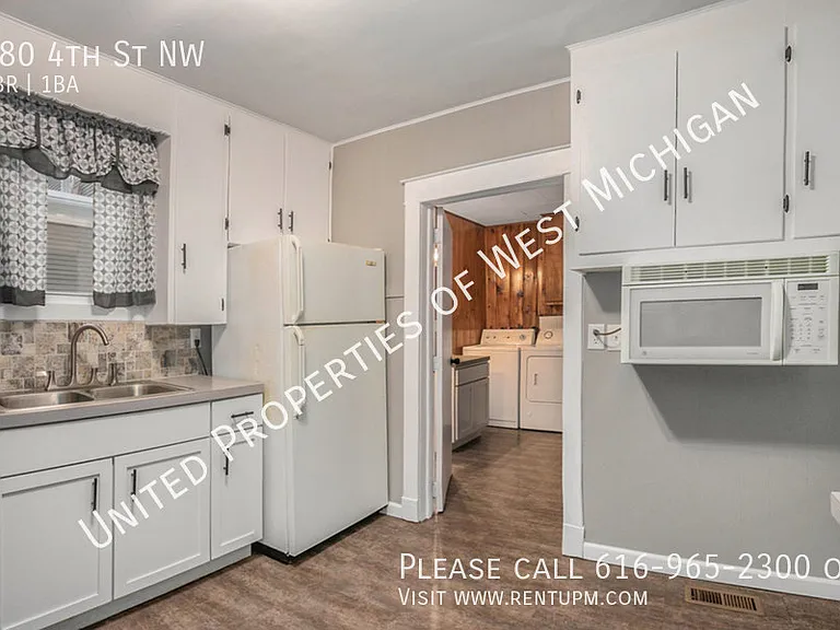 880 4th St NW — Photo 12