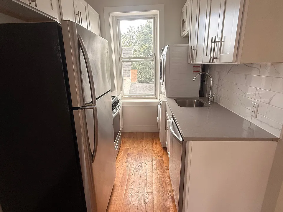 242 Garfield Ave #33E