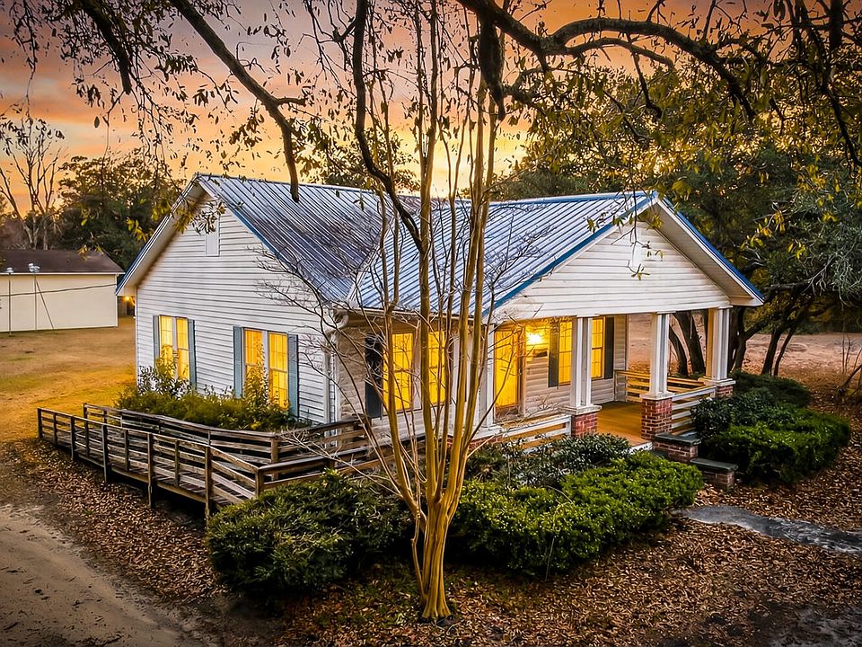 1st image of 219 W Main St