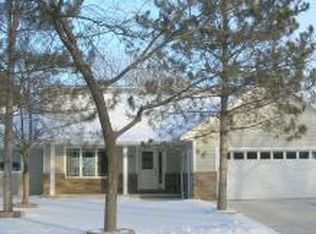 560 Van Caster Dr, Green Bay, WI 54302