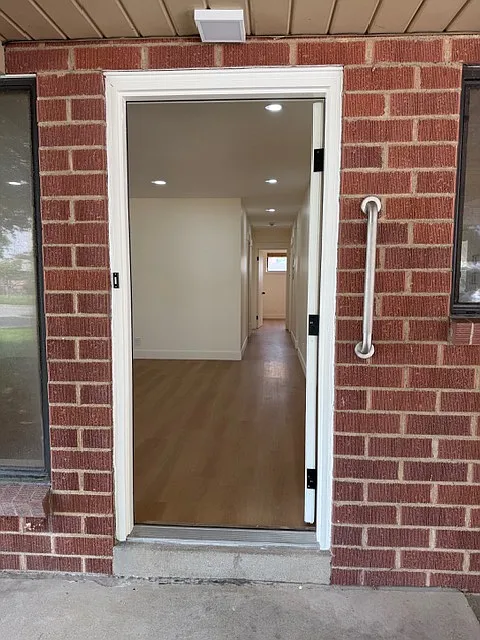 3 bed, 1121 sqft, $2,200 — Photo 3