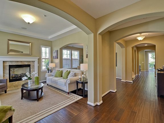 4th image of 42 Deerfield Dr