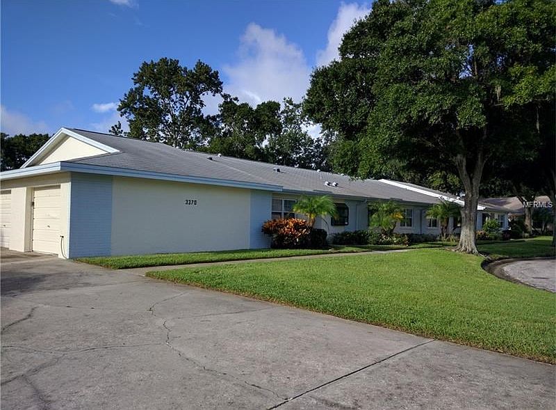 Stonehaven West End unit Condo with attached Garage