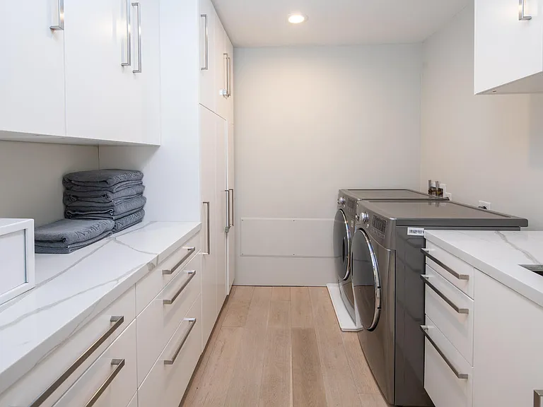 7502 Hillside Dr — Photo 28