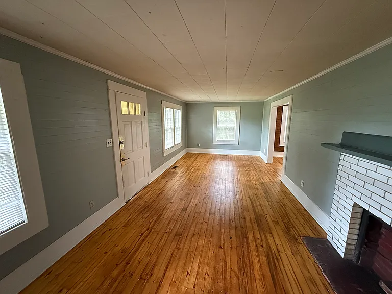 4303 Warrenton Rd — Photo 2