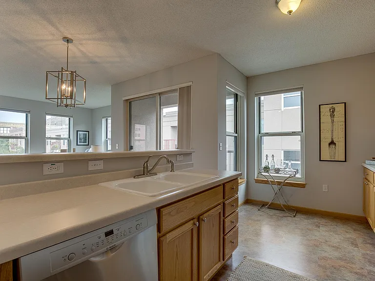 680 N 2nd St #406 — Photo 8