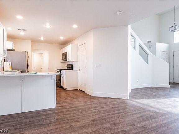 4th image of 1426 Hometown Ave