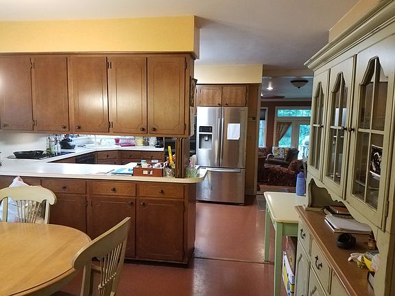 3rd image of 265 Schoeneck Ave