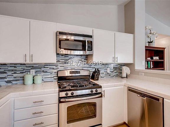 4th image of 716 Yacht Harbor Dr Unit 202