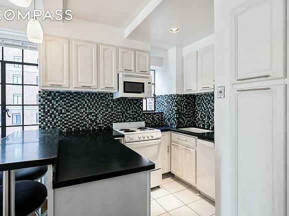 4th image of 312 E 42nd St #1310