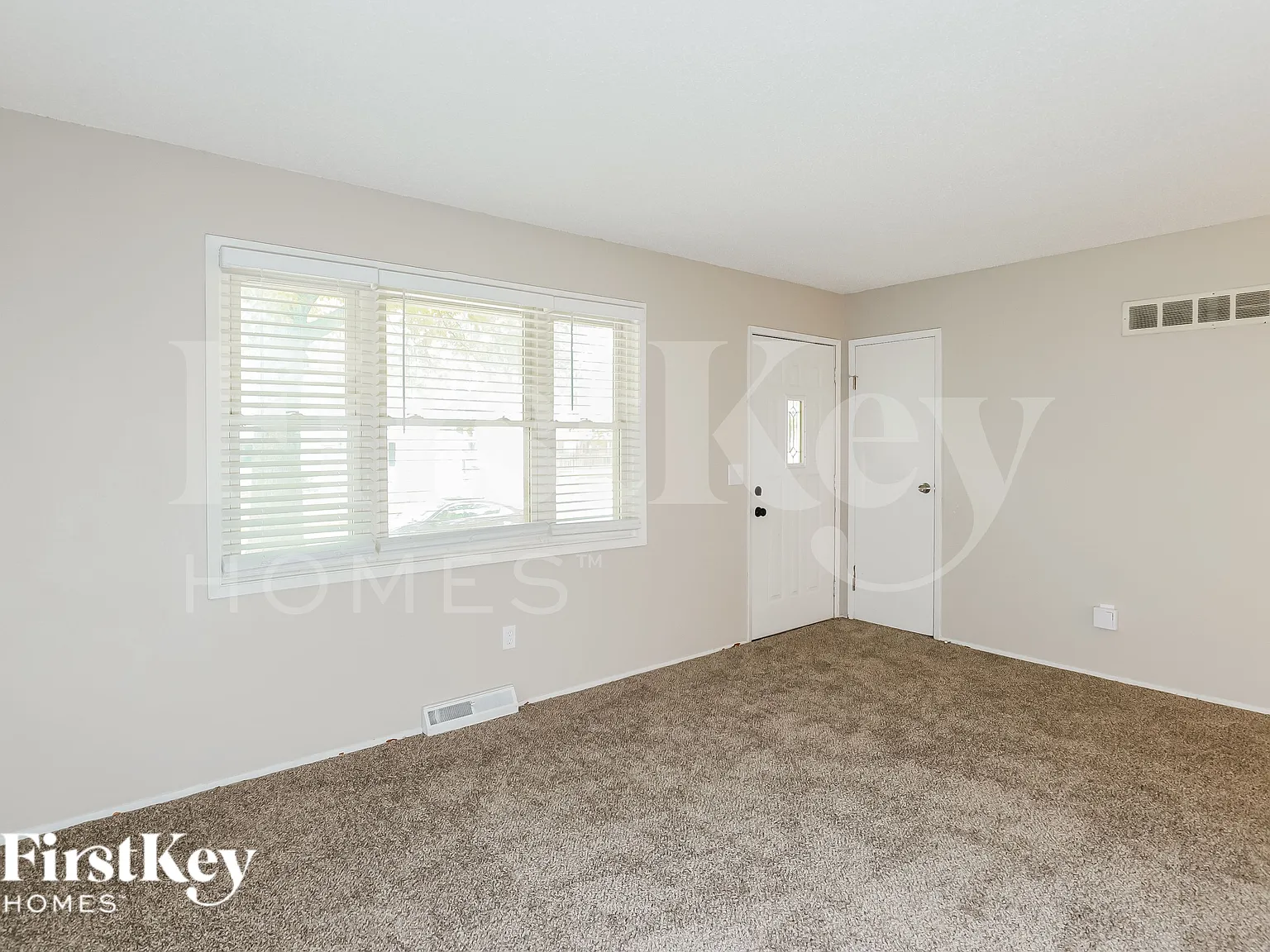3 bed, 1.0 bath, 1000 sqft, $1,865 — Photo 2