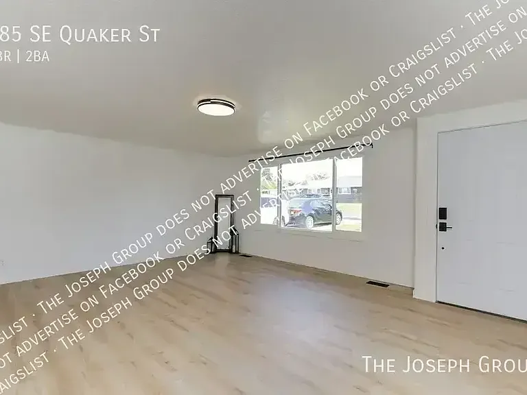 285 SE Quaker St — Photo 6