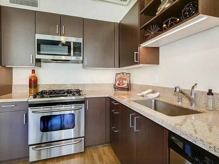 1818 L St #515 — Photo 21
