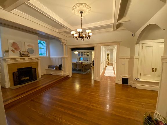 3rd image of 2137 Pacific Ave