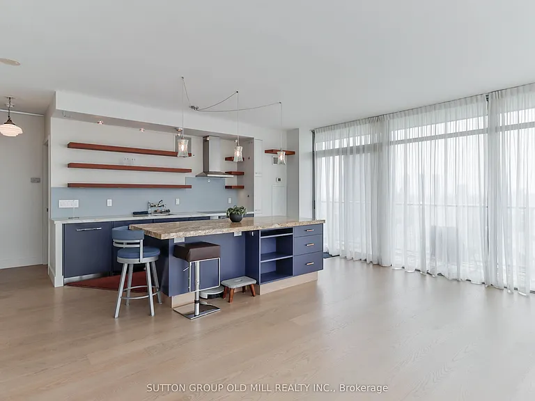 105 The Queensway #2110 — Photo 12