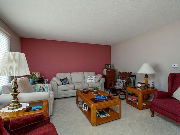 4th image of 1044 Cardinal Dr