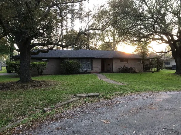 2335 Crescent Dr, Groves, TX 77619