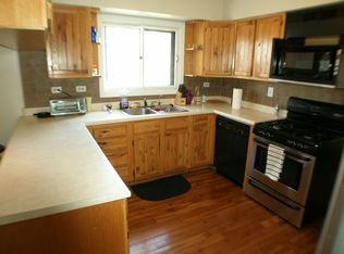 1340 Stonegate Rd, Naperville, IL 60540