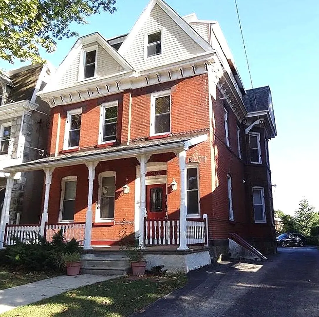 Sumac St 204 — Photo 2