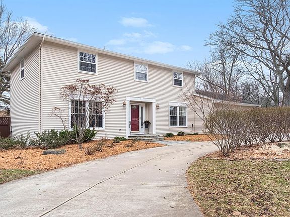 3rd image of 3551 Windemere Dr