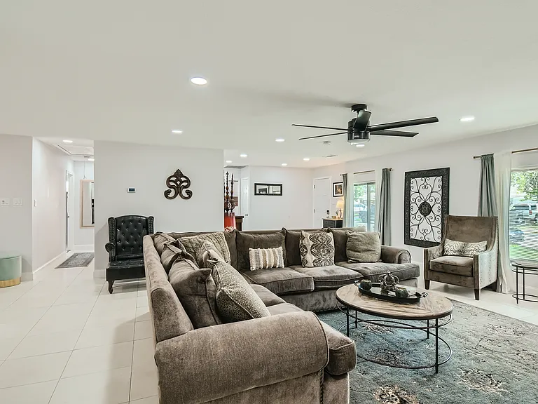1905 Greenbrook Dr — Photo 1