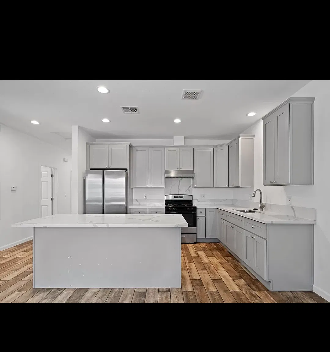 3 bed, 1200 sqft, $1,500 — Photo 1